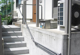 屋外の手すり取り付け例（取り付け後写真）